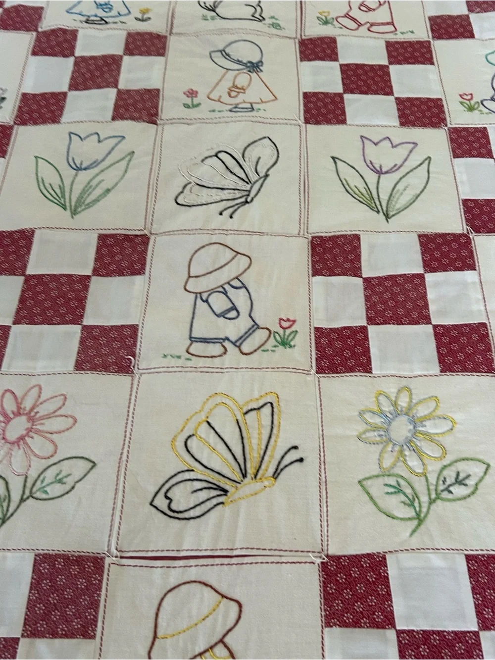 VTG Hand-embroidered Quilt Tapestry Hanging Cottage Sunbonnet Sue Theme 46”x59”